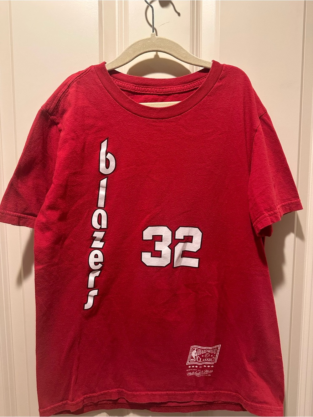 Mitchell & Ness Red 'Blazers' Number Walton 32 Short-Sleeve Tee - Kids